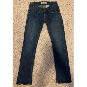 COPY - -Levi’s slouch straight leg jeans!